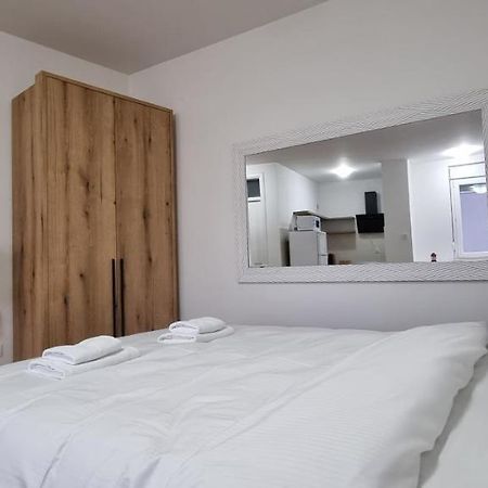 Grove II Apartment = Strict City Centre Nowy Sad Zewnętrze zdjęcie