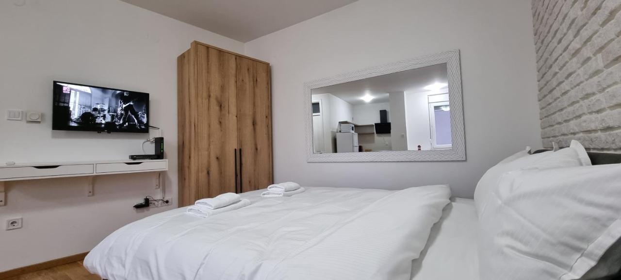 Grove II Apartment = Strict City Centre Nowy Sad Zewnętrze zdjęcie