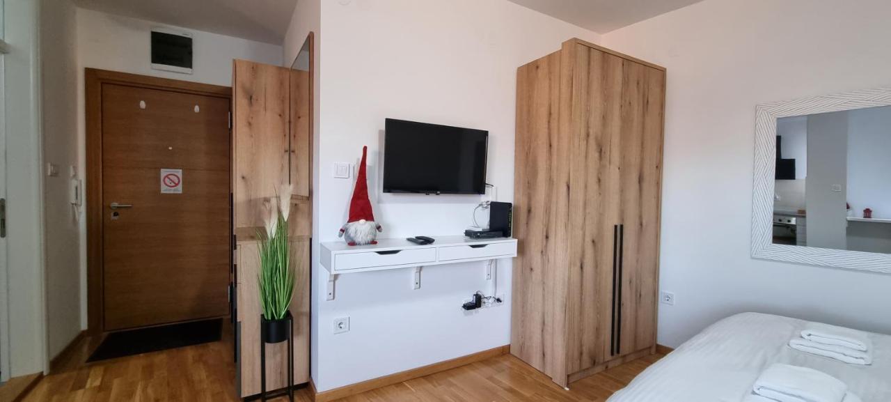 Grove II Apartment = Strict City Centre Nowy Sad Zewnętrze zdjęcie